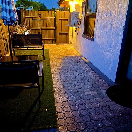 Private Cozy Guest Suite Near Hard Rock Guitar ดาวี ภายนอก รูปภาพ